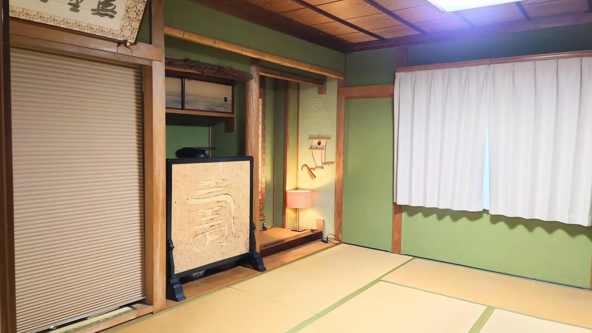 Base Osaka Apartment 0*,